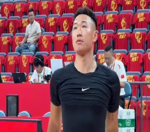 男籃踩場訓練！王俊杰抵隊，胡明軒崔永熙主場作戰，王治郅跟隨！