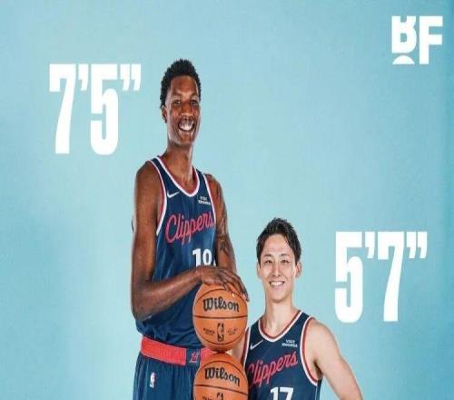 57CM！同時(shí)簽下最高最矮的球員！快船日子也是好起來(lái)了！