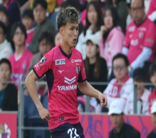 日媒：德乙基爾隊報價20歲日本邊衛高橋仁胡，他出自巴薩青訓