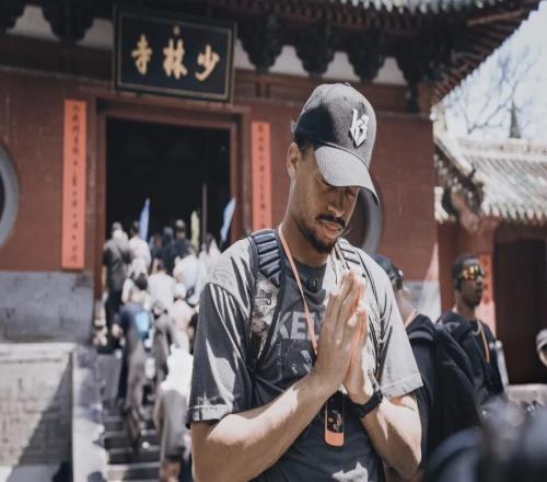中原四城修行路，凱爾登約翰遜中國(guó)行，賽場(chǎng)內(nèi)外皆是成長(zhǎng)