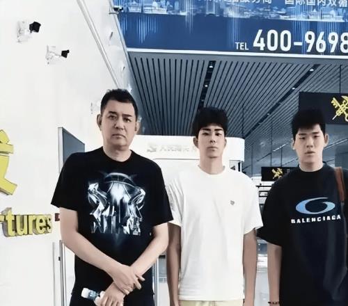 鞏曉彬臉上有光！18歲2米05的兒子，已進山東男籃，目標沖擊CBA