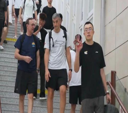 遼寧男籃熱身賽2分惜敗，張陳治鋒訓練受傷，鄢手騏成功續約三年