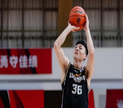 在遼寧苦熬八年！終于拿到大合同，恭喜鄢手騏