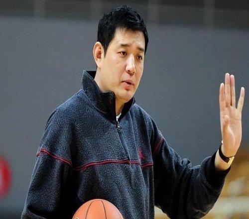 14歲拿蔡崇信獎學金，今18歲身高2.03，山東名宿父親對他有高期待