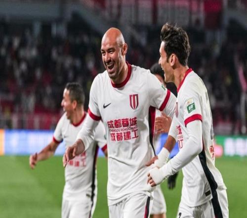 中超巨大爭議！VAR6分鐘2次介入，費利佩太郁悶，送點后助攻被吹