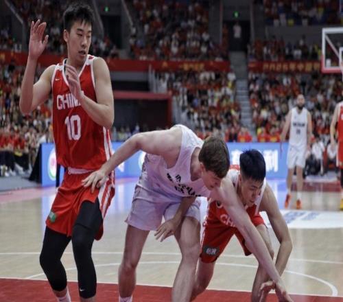 楊瀚森歸隊！抵達佛山與中國男籃會合，僅剩10天合練時間