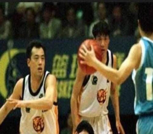 湖北男籃換帥！“歪把子機槍”張勇軍重出江湖，將率隊沖擊CBA！