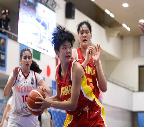 轟30+19！中國女籃15歲1米92新星崛起：得分第1+籃板第1