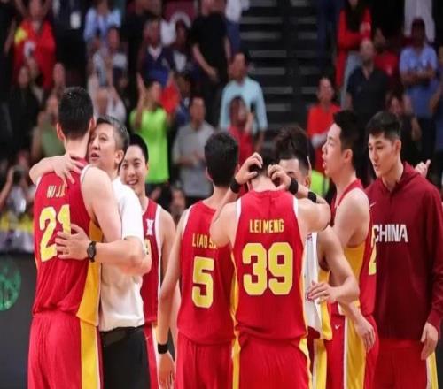 中國(guó)男籃再做調(diào)整！14人名單出爐，崔永熙稍后會(huì)合！