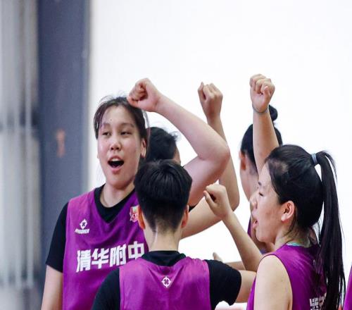 決賽轟27+24奪冠！中國(guó)女籃15歲1米90新星崛起：霸氣加冕籃板王