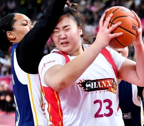 “大寶貝”劉禹彤，落選女籃國家隊后，去美國訓練，如今咋樣了