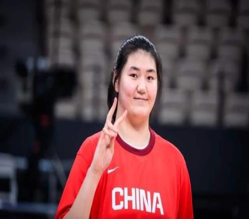 拼命防守冷靜進(jìn)攻！宮魯鳴給中國女籃定8字準(zhǔn)則，點(diǎn)明張子宇短板
