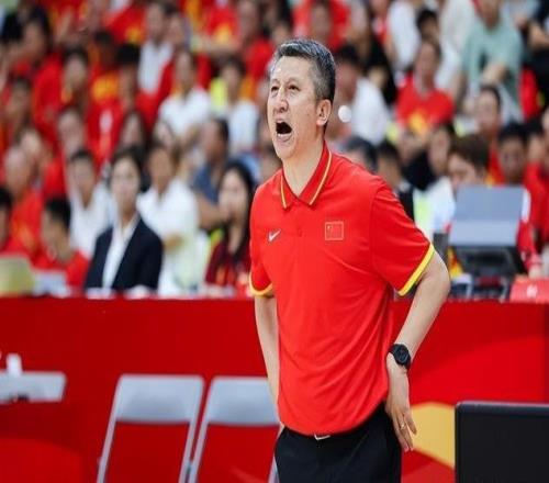 網(wǎng)友曬中國男籃抵達(dá)卡塔爾合照引熱議12人大名單幾乎板上釘釘