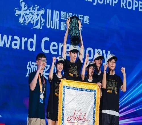 NBA球星杰倫威廉姆斯再赴中國，草根籃球賽現場當“防守教練”