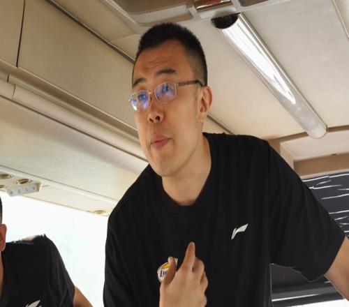 遼籃更視頻！韓德君講話鼓舞青訓展擔當，并帶全隊吃大餐！