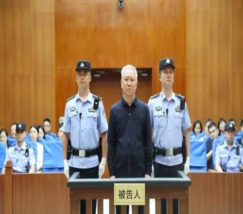 前恒大員工談許家?。悍浅３橄筮€很愛演，把球員召集到草坪聊天就為擺拍
