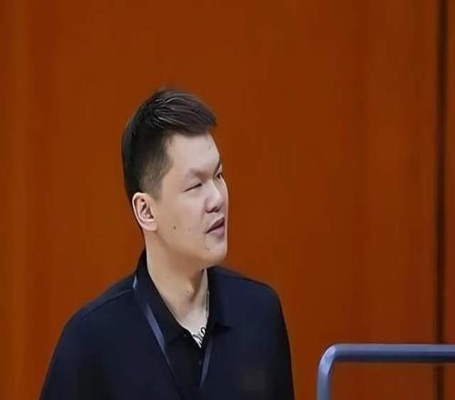 終于官宣！朱芳雨卸任廣東總經理，8號傳奇再變身份，球迷淚目