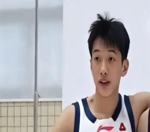 記者：廣東宏遠正在進行后衛楊溢的互租嘗試，尚未有明確結果