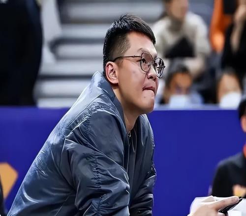 宏遠早報！新老總正式上任，徐杰交易新消息，周鵬回歸當助教