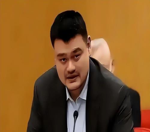 是他毀了王治郅和姚明中國男籃跌落這些年，信蘭成真該背多少鍋