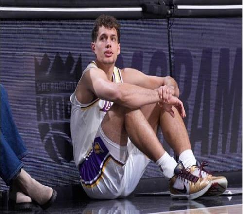 NBA天賦最差一檔的馬農，到底靠什么贏得湖人隊雙向合同