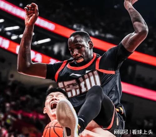 23歲巴吉6場季后賽征服深圳：廣東一夏天白等了