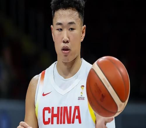 中國(guó)男籃11379喀麥隆！球員評(píng)分：4人滿分，4人良好，3人合格