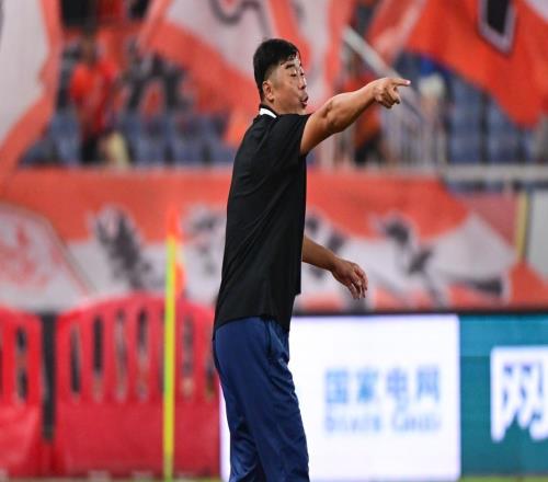 山東泰山創(chuàng)17年恥辱輸球！三連不勝，韓鵬下課是解藥還是遮羞布