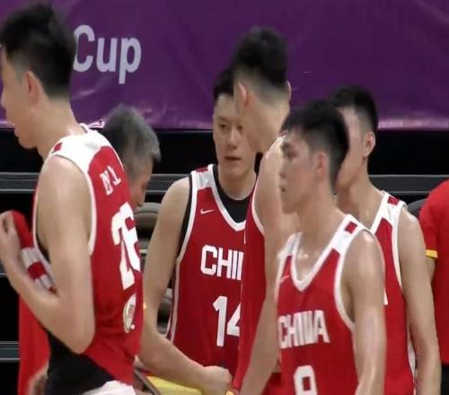 中國男籃從領先17分：到半場被追到僅領先喀麥隆6分賀希寧11+4+4