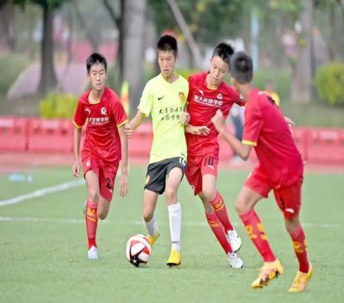 不服不行！恒大青訓終于開花結果：5名18歲球員已在中超首發