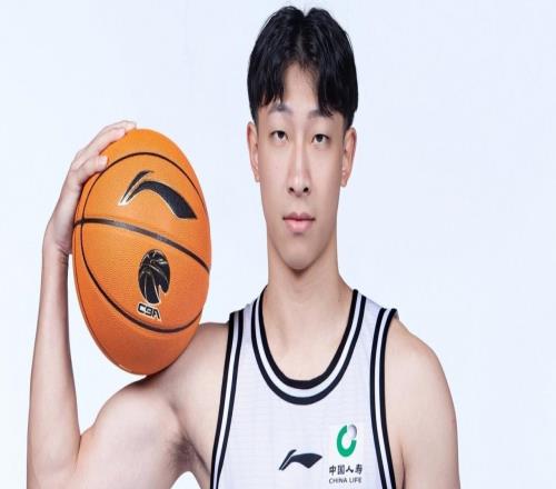 廣州龍獅再賭寶島狀元，宋昕澔能打出陳盈駿在CBA的成績嗎