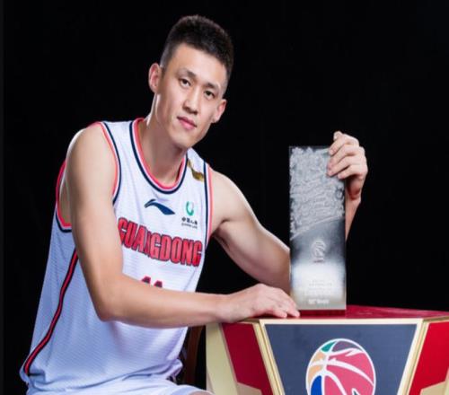CBA最新消息！周鵬確定重返廣東，李添榮怒懟球迷，石奎加盟香港金牛