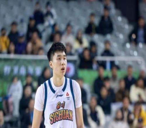 慘不慘打了21場沒贏過，20歲小將轉戰遼籃，CBA生涯首勝不遠了