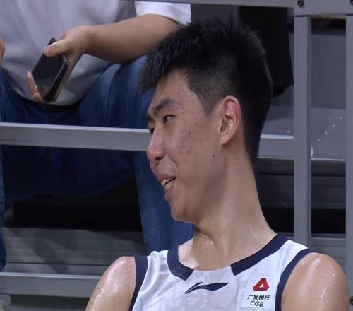 確認了！廣東19歲冠軍中鋒強勢加盟，天賦不輸徐昕！