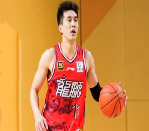 CBA消息：奎因無緣廣東原因出爐，南京簽下新大外法爾，北京同時(shí)追求威瑟斯龐和布朗，廣州龍獅告別郭艾倫