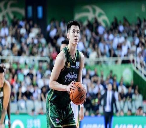 打2場即退出！山東大漢回南京，簽3年頂薪合同，還有NBA綠色通道