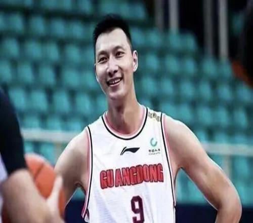CBA：廣東男籃19歲內(nèi)線新星正式上位，徐杰最新活動(dòng)出爐，易建聯(lián)重要決定，薩姆納確定回歸