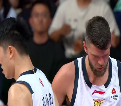 五號位的答案！廣東隊迎來補強機會，將撿漏簽下麥基