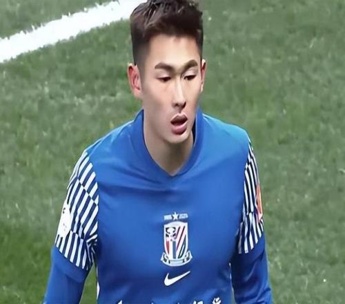 一場(chǎng)13揪住申花最大罪人，臨場(chǎng)瞎調(diào)整自亂陣腳，一錯(cuò)再錯(cuò)坑苦球隊(duì)