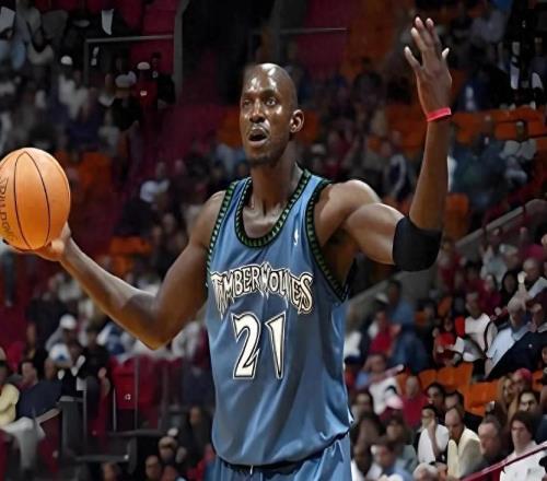 接連斬獲MVP+最佳防守球員有多難NBA歷史僅5人達成，現役僅1根獨苗