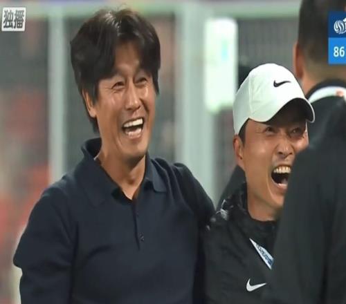 記者：遼寧鐵人與徐正源簽的是一份3+1長期合同