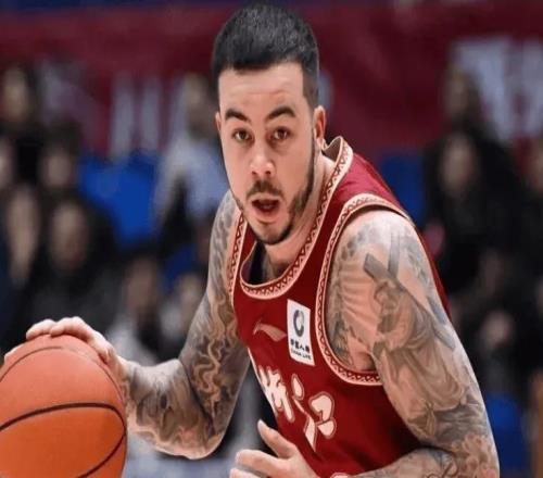CBA外援動態！廣廈續約塔克將布朗送至北京，青島新疆各簽新援！
