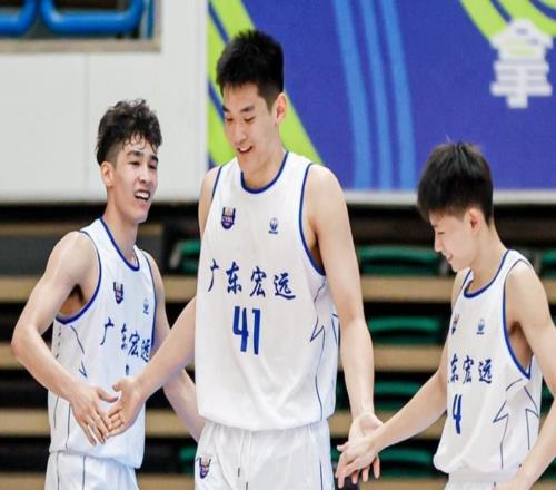17投狂轟32分17板！廣東男籃又殺出一天才：下一個阿聯就是他
