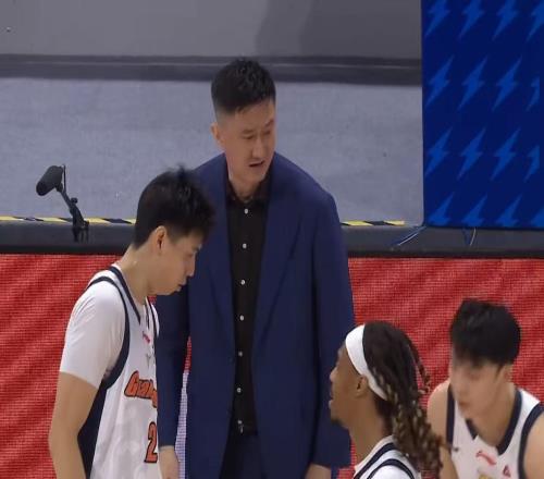恭喜廣東隊(duì)!CBA第一內(nèi)線有望加盟,曾被杜鋒點(diǎn)名要人