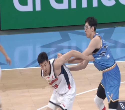 CBA以下無敵！王洪澤打爆U19男籃，廣東隊為他退出胡金秋爭奪戰
