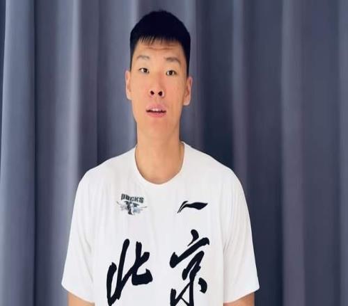 北京男籃給陳盈駿開頂薪，范子銘將受重用，替補(bǔ)中鋒首選，趙睿留隊(duì)不外租