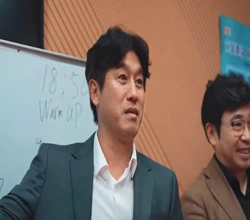 足球周刊：遼寧鐵人方面曾明確徐正源擁有絕對獨立的建隊權(quán)限