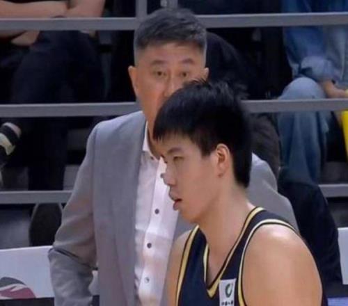 杜鋒離任最大受益者！王少杰也離隊(duì)，2米11國(guó)手解鎖廣東內(nèi)線核心