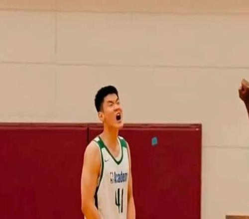 從32+17到8+11！王洪澤判若兩人，三分13中2辣眼睛，愧對杜鋒厚愛