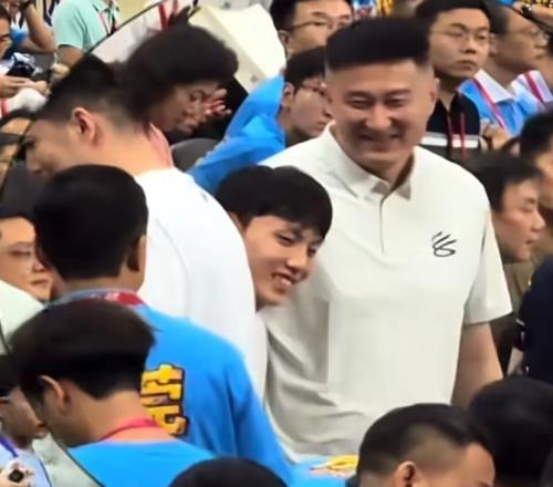 宏遠(yuǎn)早報(bào)！徐杰領(lǐng)頭告別杜鋒，小陳總2簽約1留人，阿聯(lián)接班人轟21+13！